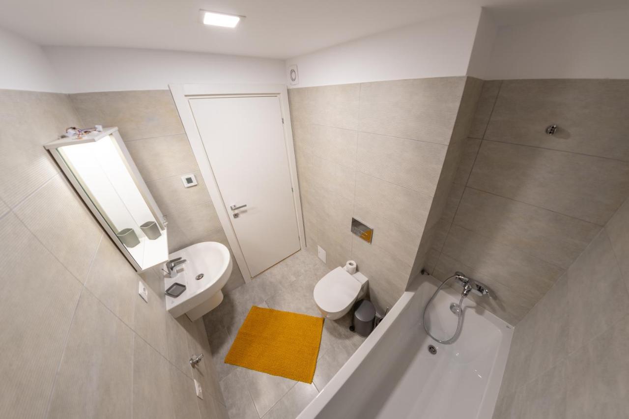 Citadela North 1Br Apartment W Security And Self Check In Boekarest Buitenkant foto