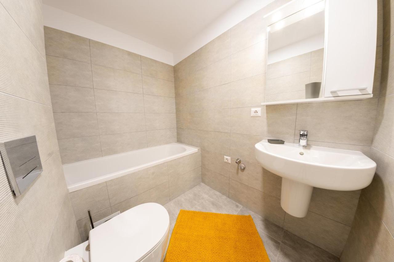 Citadela North 1Br Apartment W Security And Self Check In Boekarest Buitenkant foto